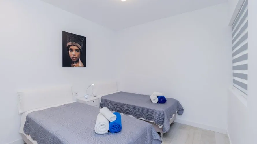 Apartamento de 2 dormitorios en Estepona, Spain No. 655 № 16