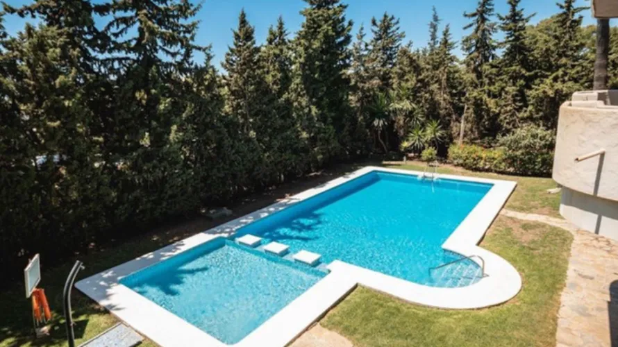 Apartamento de 2 dormitorios en Nueva Andalucía, Spain No. 619 № 2