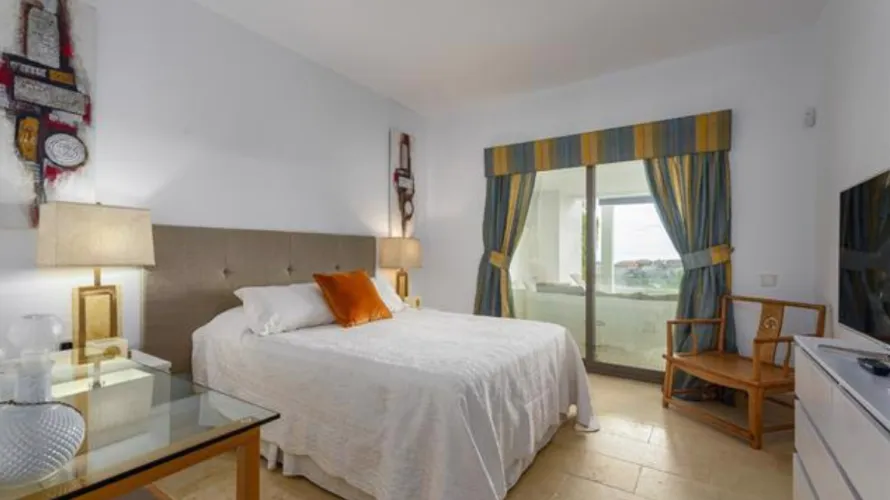 Apartamento de 2 dormitorios en Casares, Spain No. 392 № 4