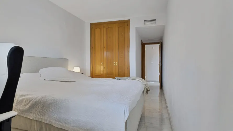 Apartamento de 2 dormitorios en Fuengirola, Spain No. 692 № 7