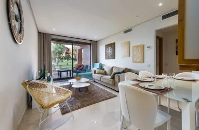 Apartamento de 2 dormitorios en Estepona, Spain No. 338