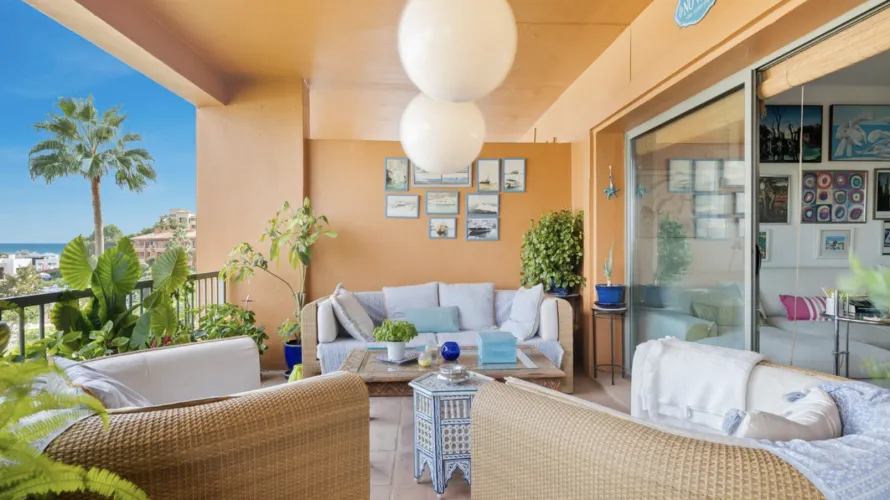 Apartamento de 2 dormitorios en Estepona, Spain No. 520 № 8