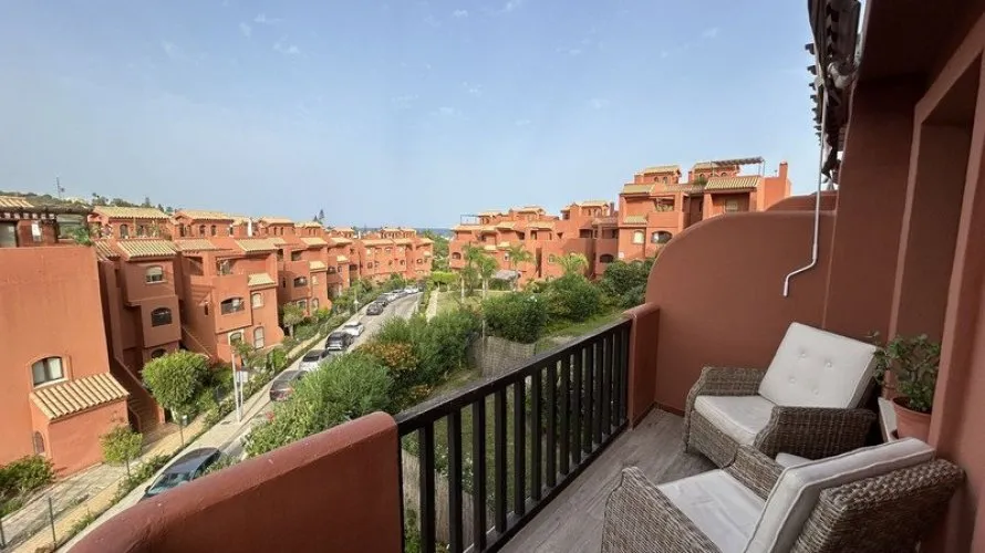 Dúplex de 3 dormitorios en Estepona, Spain No. 500 № 11