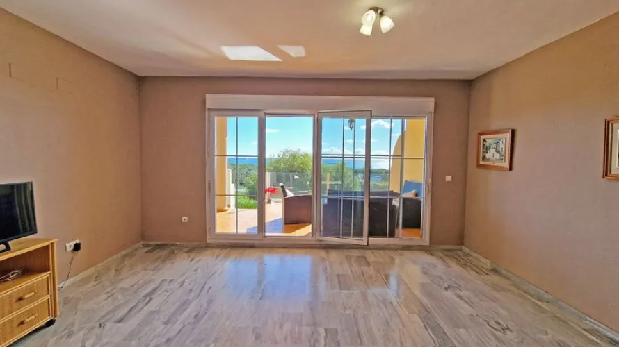 Apartamento de 3 dormitorios en Marbella, Spain No. 623 № 15