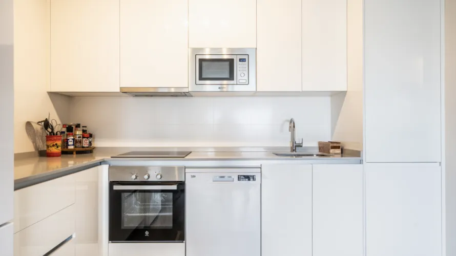 Apartamento de 2 dormitorios en Estepona, Spain No. 527 № 2