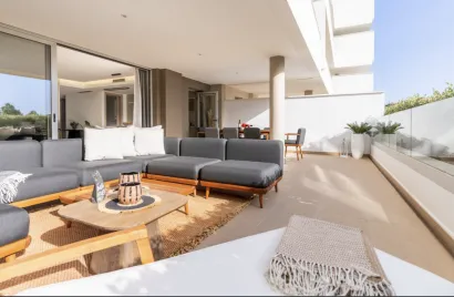 Apartamento de 3 dormitorios en Benahavís, Spain No. 465