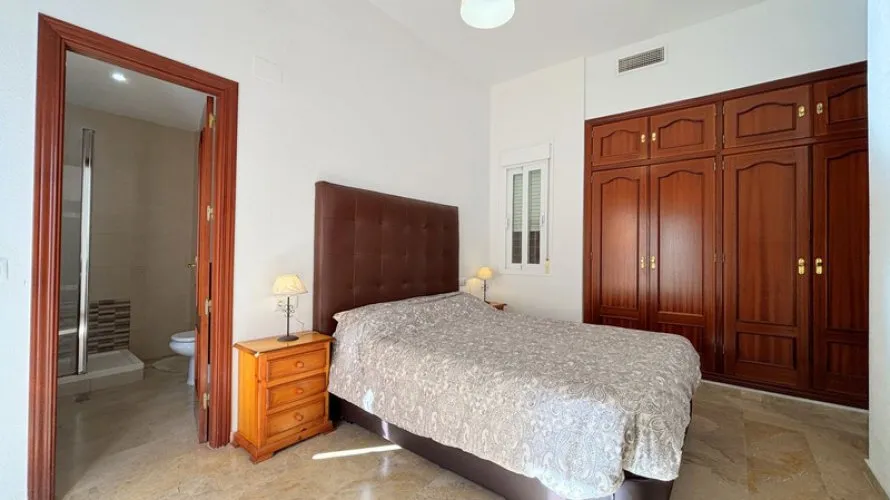 Apartamento de 3 dormitorios en Marbella, Spain No. 577 № 23