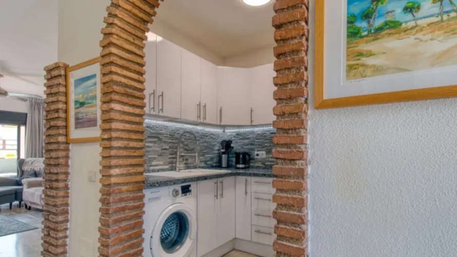 Apartamento de 2 dormitorios en Mijas Costa, Spain No. 763 № 4