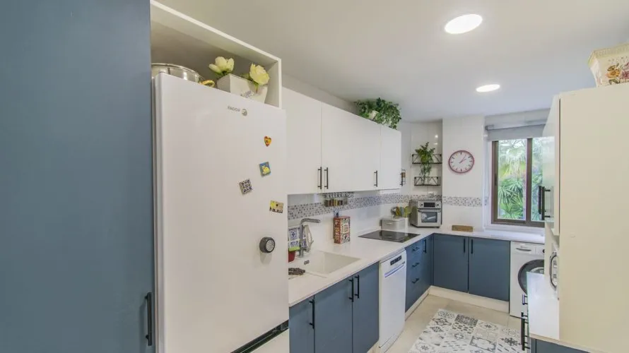 Apartamento de 2 dormitorios en Estepona, Spain No. 665 № 4