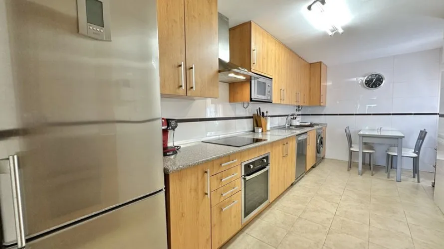 Apartamento de 2 dormitorios en Estepona, Spain No. 282 № 1