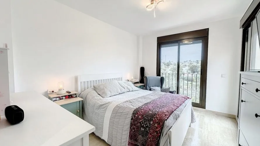 Dúplex de 3 dormitorios en Estepona, Spain No. 497 № 28