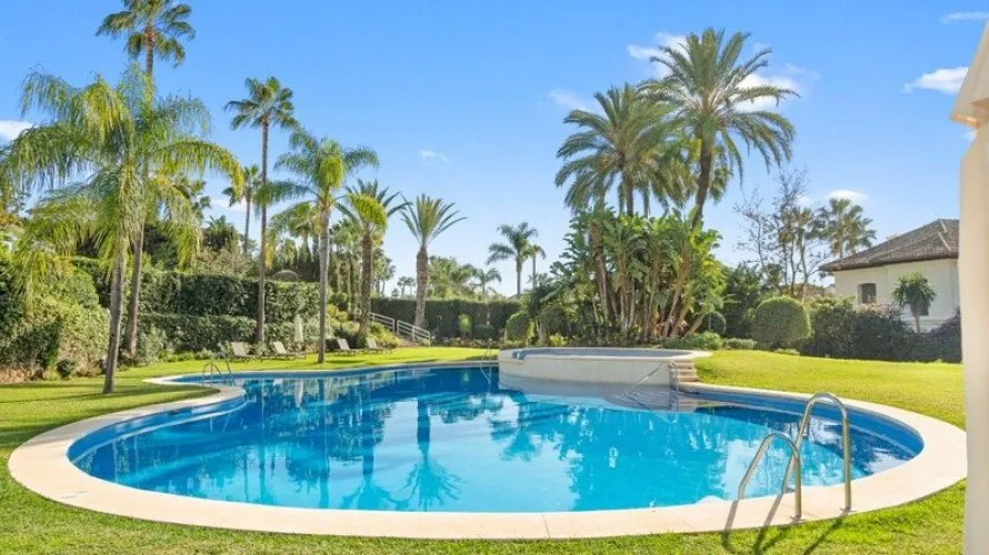 Apartamento de 3 dormitorios en Nueva Andalucía, Spain No. 726 № 19