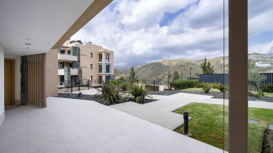 Apartamento de 2 dormitorios en Benahavís, Spain No. 346 № 3