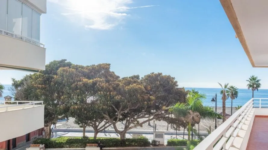 Apartamento de 3 dormitorios en Estepona, Spain No. 548 № 20