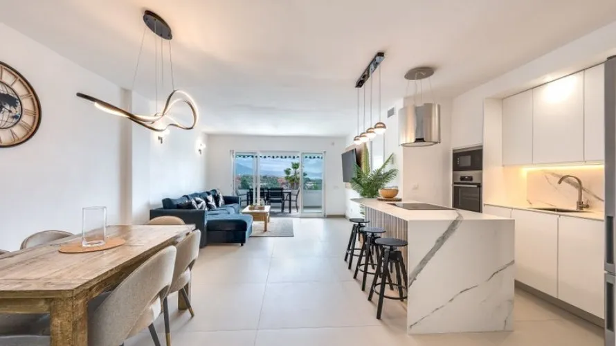 Apartamento de 3 dormitorios en Nueva Andalucía, Spain No. 795 № 1