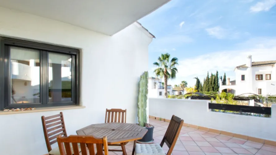Apartamento de 2 dormitorios en Estepona, Spain No. 694 № 6