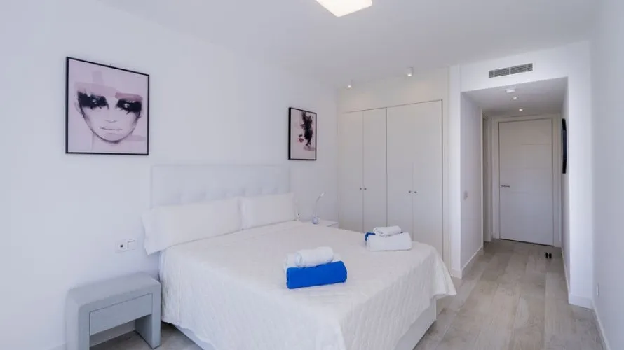 Apartamento de 2 dormitorios en Estepona, Spain No. 655 № 23