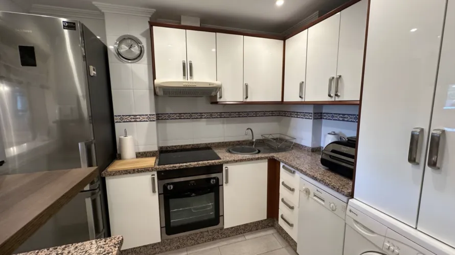 Apartamento de 2 dormitorios en Mijas Costa, Spain No. 666 № 3