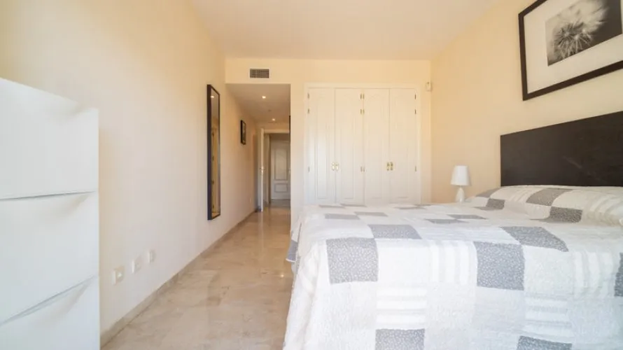 Apartamento de 2 dormitorios en Estepona, Spain No. 483 № 7