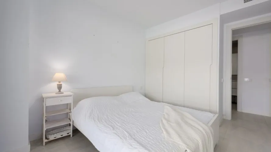 Apartamento de 2 dormitorios en Estepona, Spain No. 563 № 5