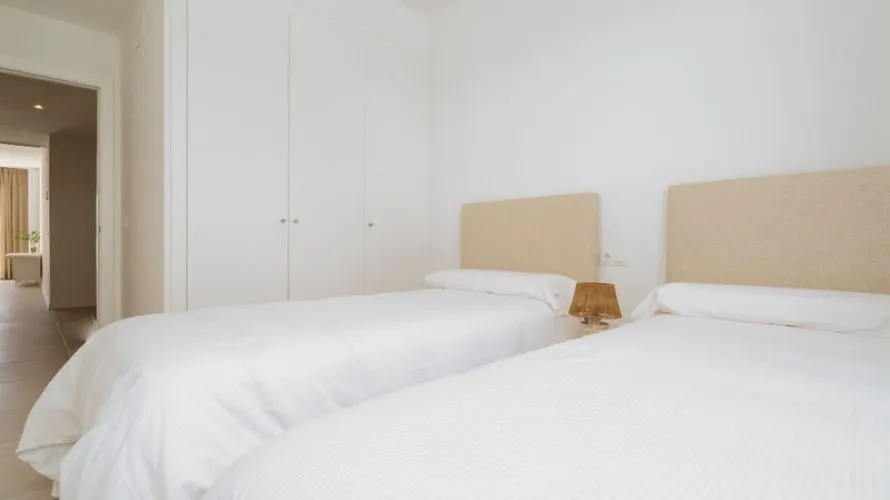 Apartamento de 2 dormitorios en Estepona, Spain No. 637 № 15