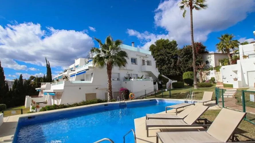 Apartamento de 3 dormitorios en Nueva Andalucía, Spain No. 323 № 18