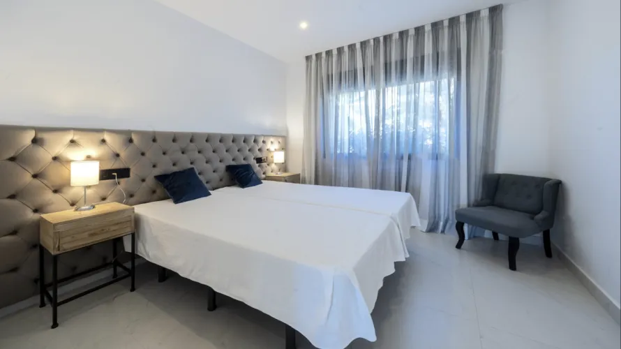 Apartamento de 2 dormitorios en Estepona, Spain No. 486 № 2