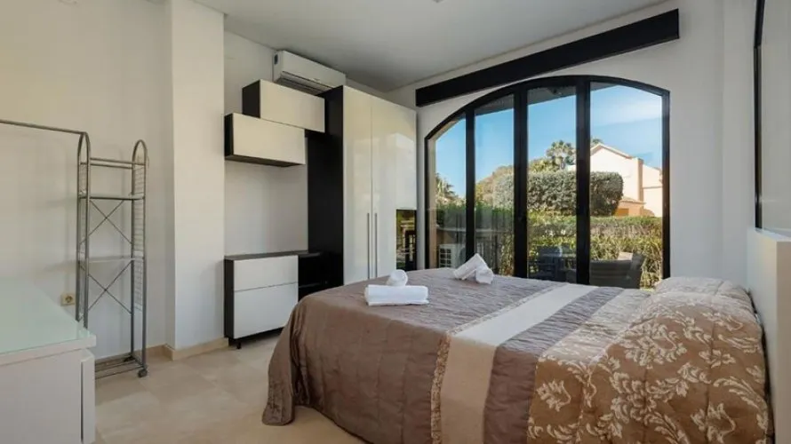 Apartamento de 3 dormitorios en Marbella, Spain No. 798 № 5