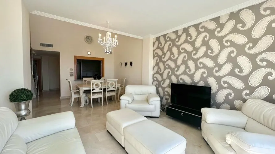 Dúplex de 4 dormitorios en Estepona, Spain No. 640 № 11