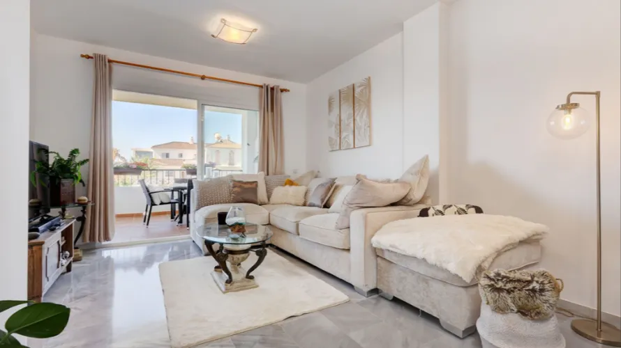 Apartamento de 2 dormitorios en Mijas Costa, Spain No. 758 № 21