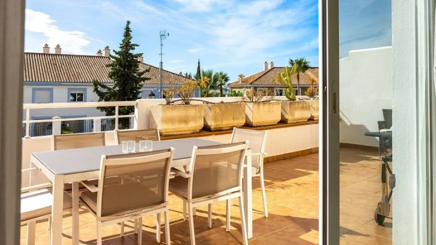 Apartamento de 2 dormitorios en Estepona, Spain No. 415 № 5