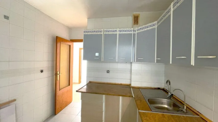 Apartamento de 4 dormitorios en Estepona, Spain No. 419 № 2