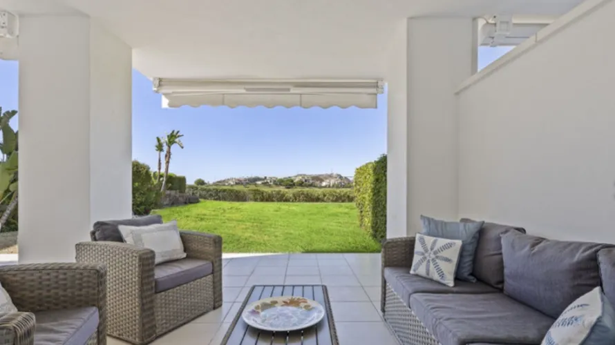 Apartamento de 3 dormitorios en Cortes (San Pedro De Alcantara), Spain No. 656 № 6