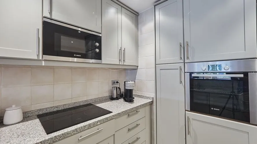 Apartamento de 2 dormitorios en Marbella, Spain No. 716 № 12