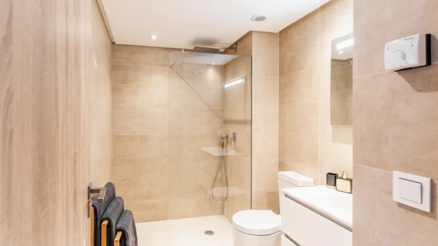 Apartamento de 3 dormitorios en Benahavís, Spain No. 465 № 6