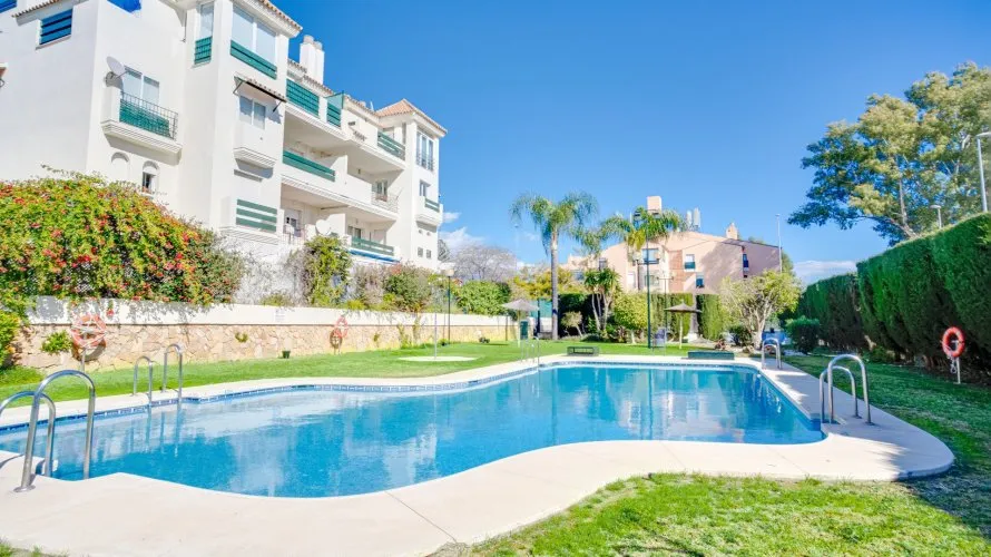 Apartamento de 2 dormitorios en Nueva Andalucía, Spain No. 618 № 12