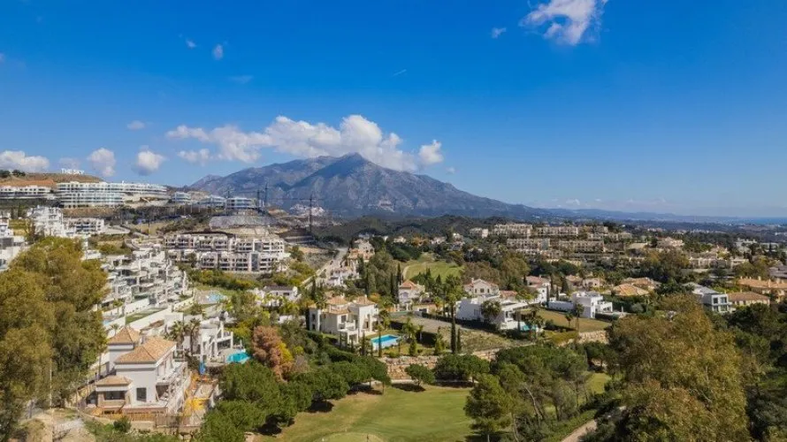 Apartamento de 3 dormitorios en La Quinta, Spain No. 305 № 11