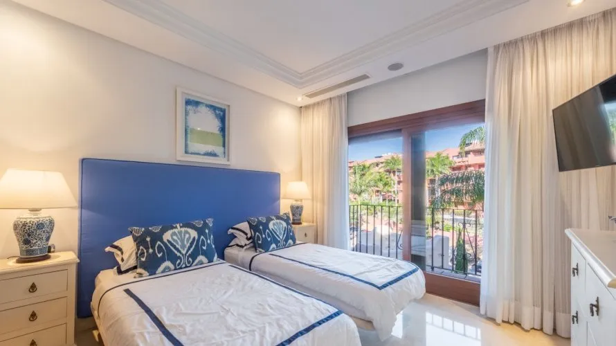 Dúplex de 3 dormitorios en Estepona, Spain No. 243 № 14