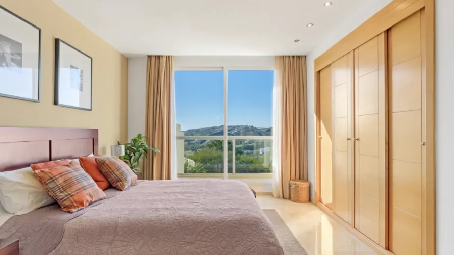 Apartamento de 3 dormitorios en Benahavís, Spain No. 671 № 1