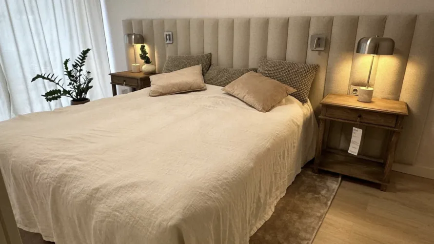 Apartamento de 3 dormitorios en Marbella, Spain No. 537 № 2