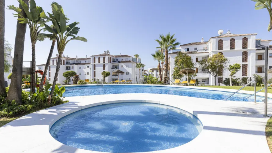 Apartamento de 2 dormitorios en Mijas Costa, Spain No. 758 № 2