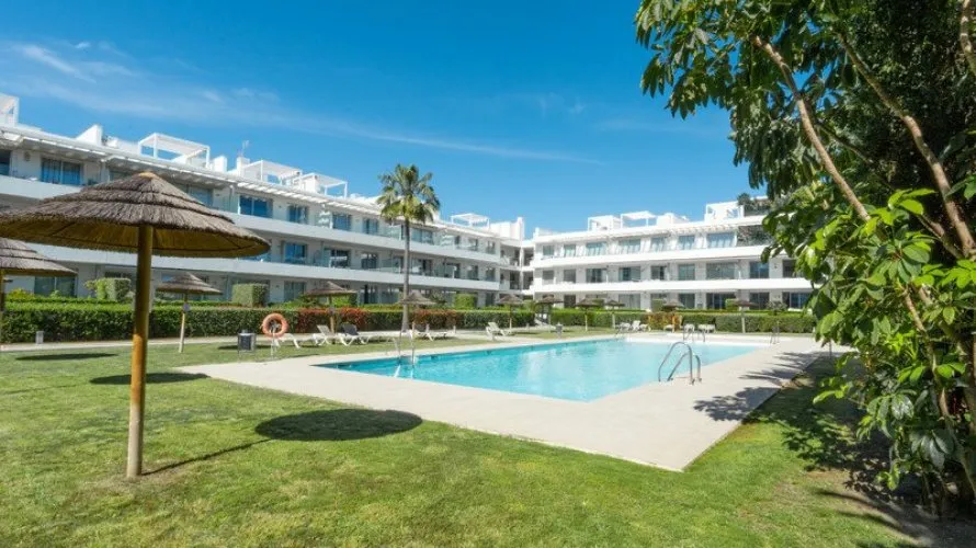 Apartamento de 2 dormitorios en Estepona, Spain No. 648 № 1