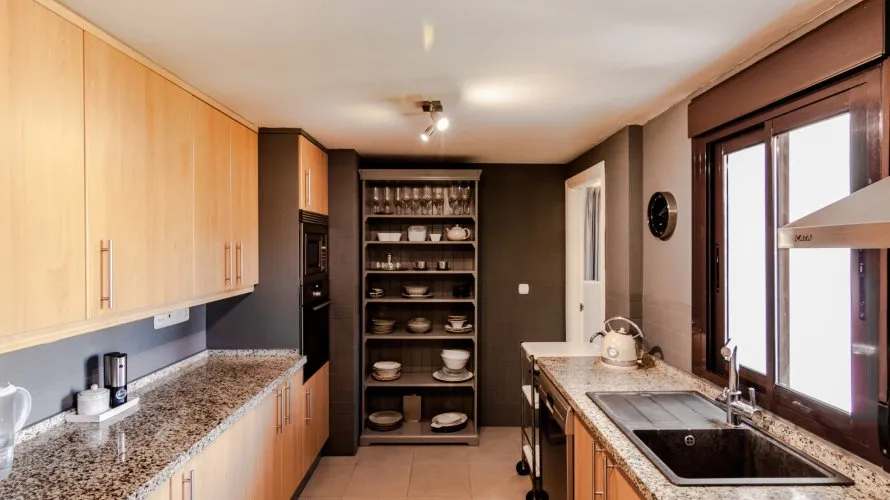 Apartamento de 3 dormitorios en Marbella, Spain No. 232