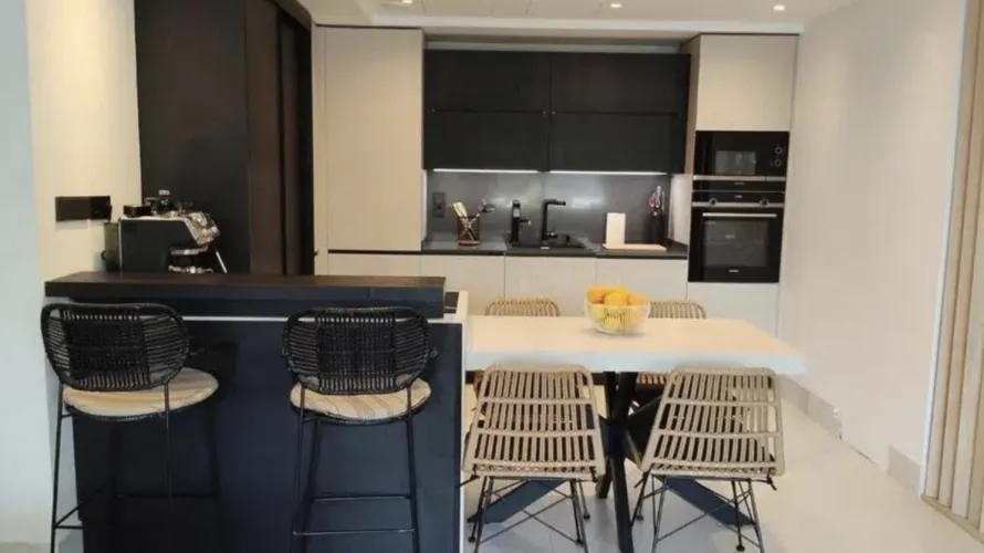 Apartamento de 3 dormitorios en Cortes (San Pedro De Alcantara), Spain No. 719 № 5