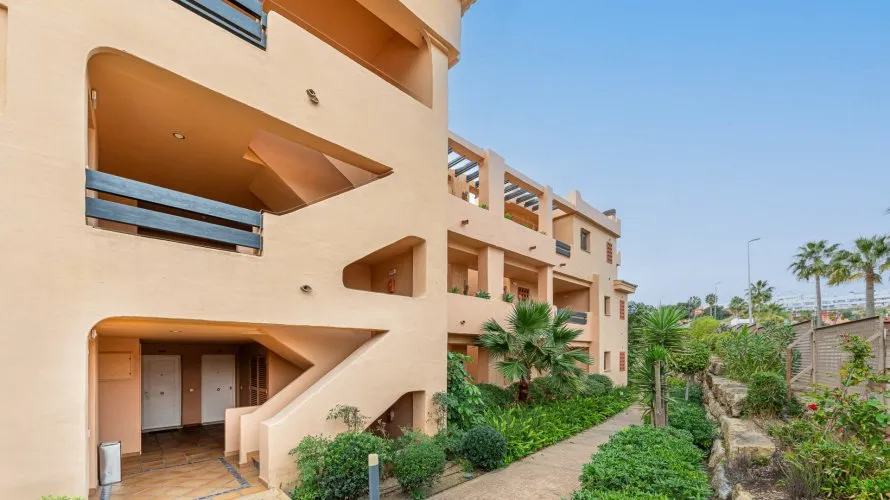 Apartamento de 2 dormitorios en Casares, Spain No. 304 № 3