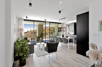 Apartamento de 4 dormitorios en Mijas Costa, Spain No. 353