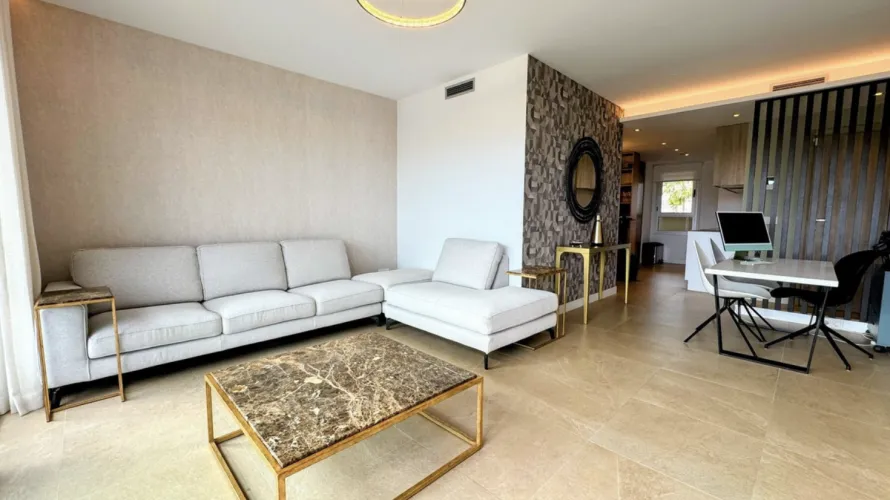 Apartamento de 2 dormitorios en Mijas Costa, Spain No. 607 № 4