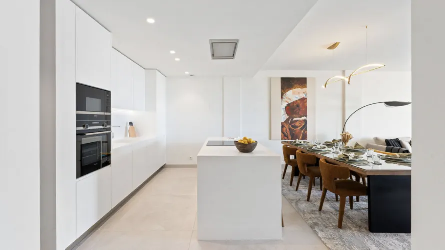 Apartamento de 3 dormitorios en Marbella, Spain No. 530 № 14