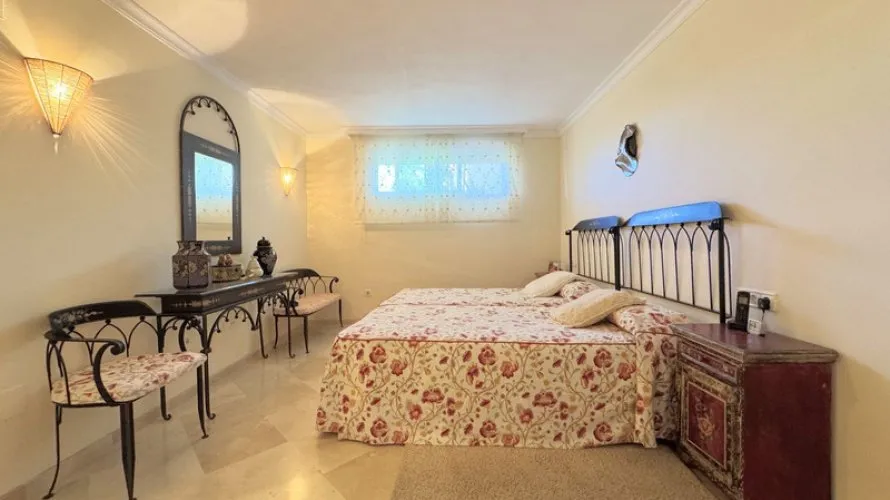 Dúplex de 4 dormitorios en Casares, Spain No. 554 № 10