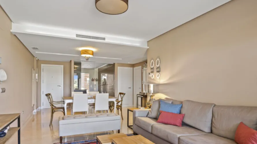 Apartamento de 3 dormitorios en Cortes (San Pedro De Alcantara), Spain No. 656 № 16